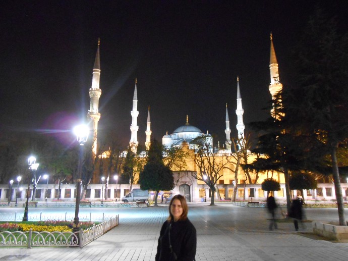Deirdre in front of the Blue Mosque at night